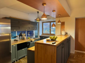 City view apartment in center of Brasov, AFI Braşov